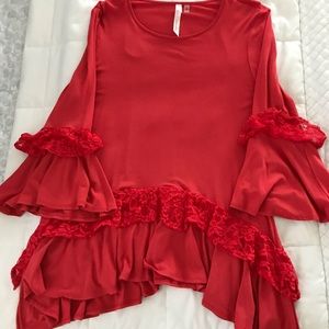 Top with 3/4 sleeves.